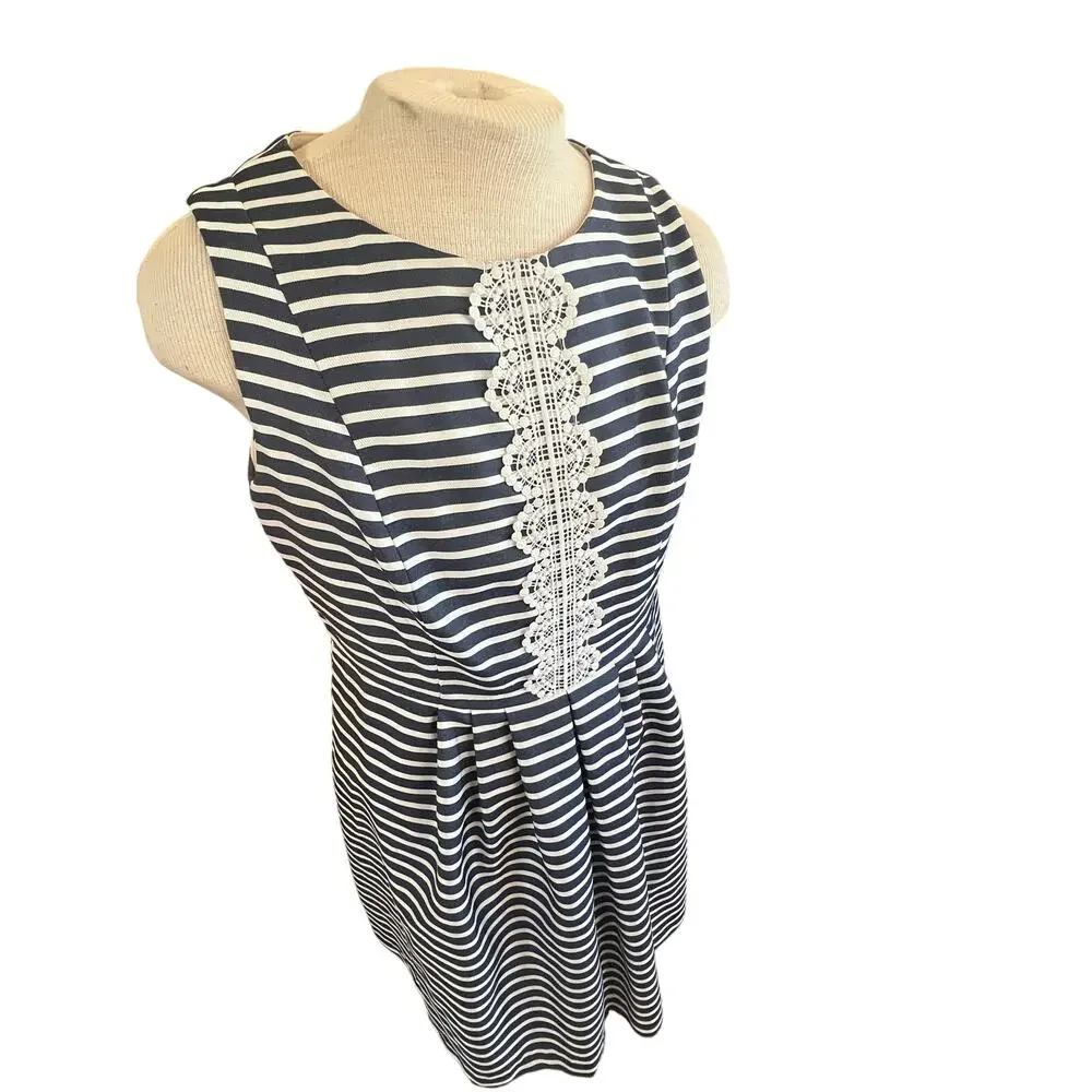 SIGNATURE by ROBBIE BEE BLUE AND WHITE STRIPED SLEEVELESS WOMENS PLUS SIZE 18 - Picture 2 of 5
